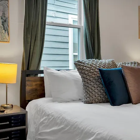 Holiday home Victorian Duplex Near Superdome & Quarter New Orleans