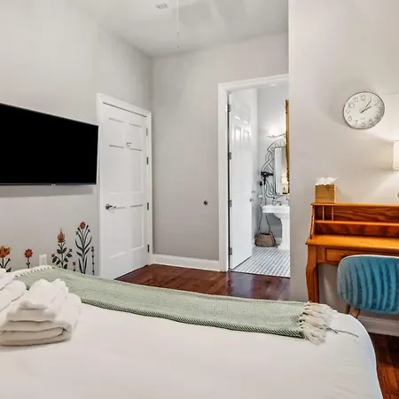 Villa Spacious 5br 3ba With Private Courtyard And Heated Pool
