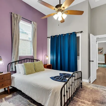 Shotgun W Porch & Backyard Near Streetcar * New Orleans