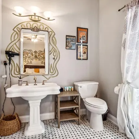 Spacious 5br 3ba With Private Courtyard And Heated Pool Villa New Orleans