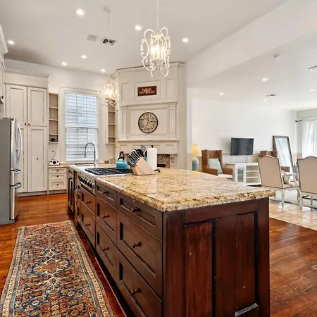 Bright W Heated Pool & Pool Table 5br 4ba Villa *