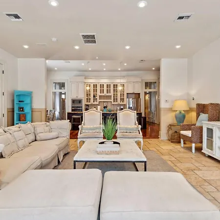 Villa Bright W Heated Pool & Pool Table 5br 4ba New Orleans