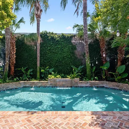 Villa Bright W Heated Pool & Pool Table 5br 4ba