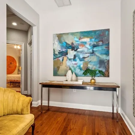 Villa Spacious 5br 3ba With Private Courtyard And Heated Pool *