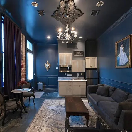 5 Themed Units In Fq With Pool New Orleans