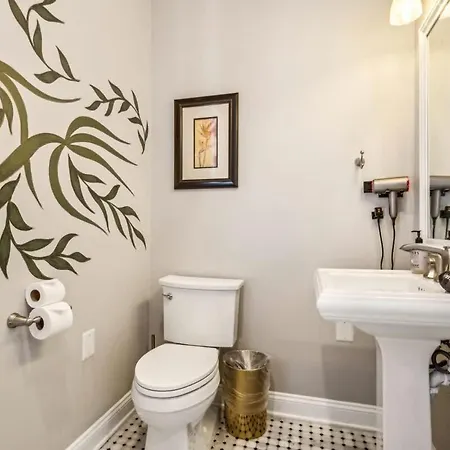 Spacious 5br 3ba With Private Courtyard And Heated Pool Villa