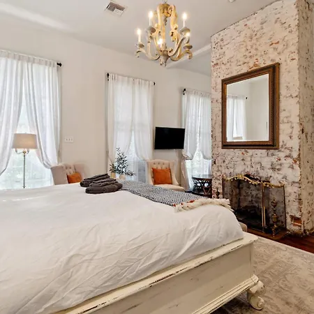 Bright W Heated Pool & Pool Table 5br 4ba Villa