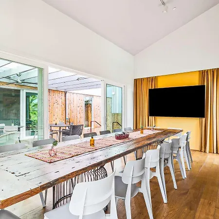 The Florentine Private 12br Holiday home *