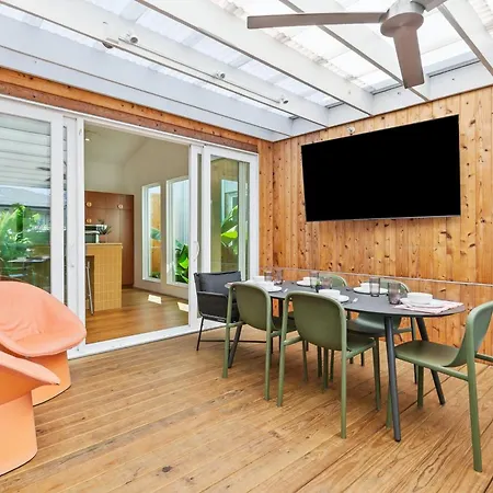 The Herald 12br Private