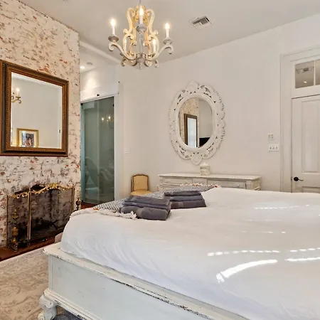 Bright W Heated Pool & Pool Table 5br 4ba New Orleans
