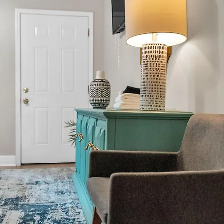Tranquil Retreat W High Ceilings Near Streetcar * New Orleans