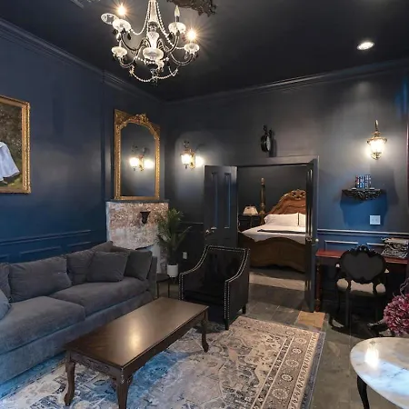 5 Themed Units In Fq With Pool New Orleans