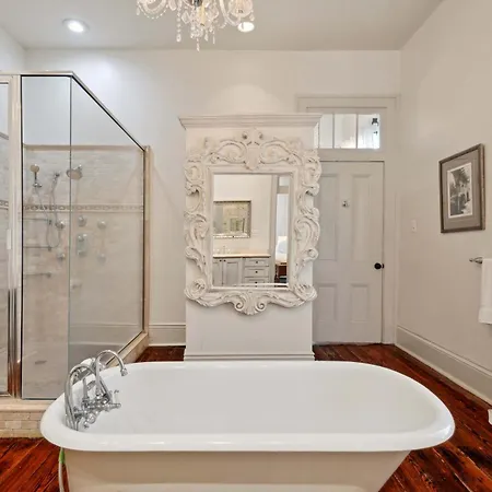 Villa Bright W Heated Pool & Pool Table 5br 4ba *