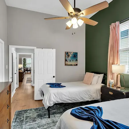 Holiday home Shotgun W Porch & Backyard Near Streetcar New Orleans