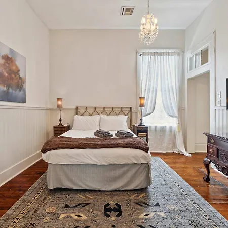Villa Bright W Heated Pool & Pool Table 5br 4ba *