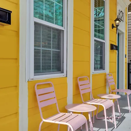 Shotgun W Porch & Backyard Near Streetcar Holiday home New Orleans