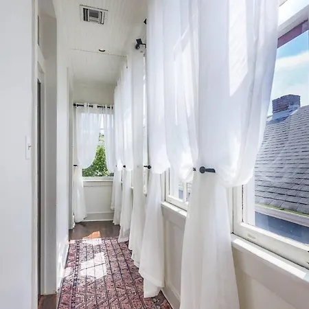 Bright W Heated Pool & Pool Table 5br 4ba