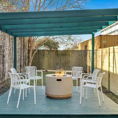 Holiday home Shotgun W Porch & Backyard Near Streetcar *
