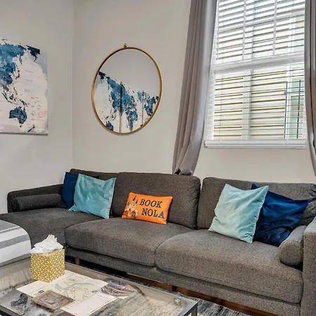 Tranquil Retreat W High Ceilings Near Streetcar