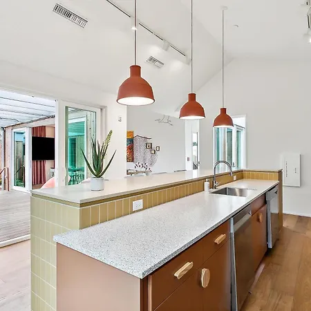 The Cocodrie Private 12br Holiday home *