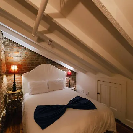 5 Themed Units In Fq With Pool New Orleans