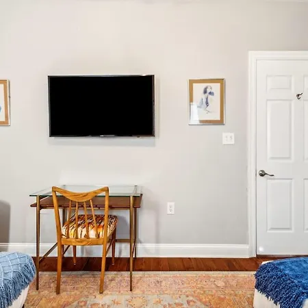 Villa Spacious 5br 3ba With Private Courtyard And Heated Pool *