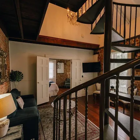 5 Themed Units In Fq With Pool New Orleans