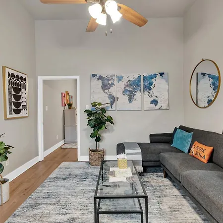 Tranquil Retreat W High Ceilings Near Streetcar