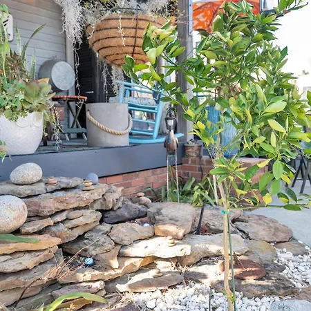 Bright W Gardens & Bayou-style Porch * New Orleans