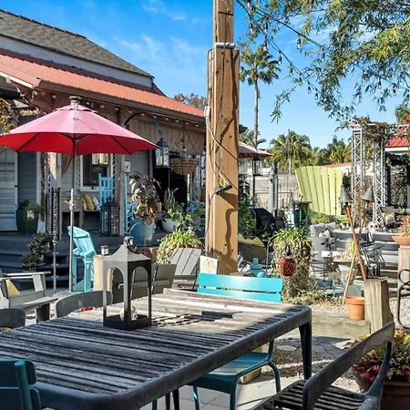 Bright W Gardens & Bayou-style Porch New Orleans