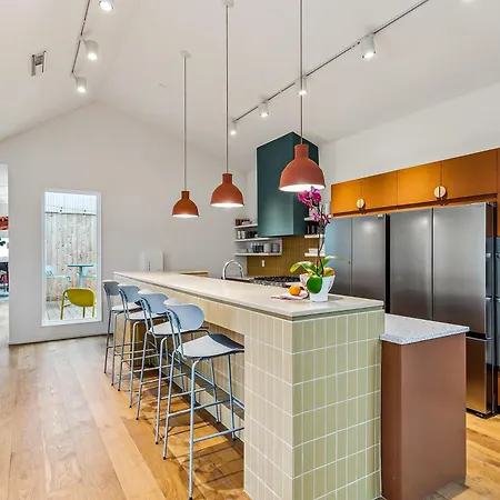 The Herald 12br Private Holiday home *