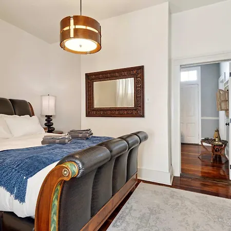 Bright W Heated Pool & Pool Table 5br 4ba Villa New Orleans