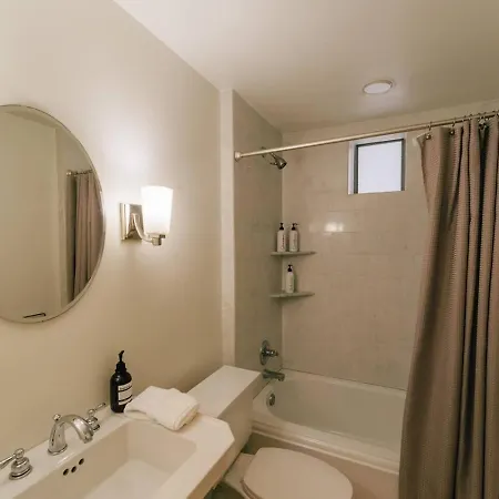 5 Themed Units In Fq With Pool *
