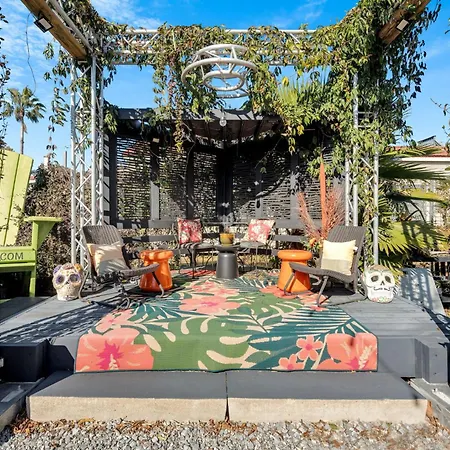 Holiday home Bright W Gardens & Bayou-style Porch