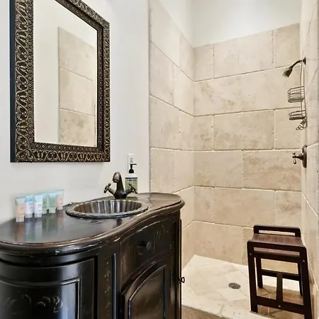 Villa Bright W Heated Pool & Pool Table 5br 4ba