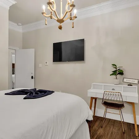 Barbie Dream W Hot Tub Sauna Near Fq Bed & Breakfast New Orleans