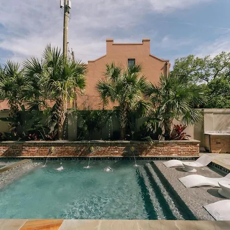 5 Themed Units In Fq With Pool Holiday home