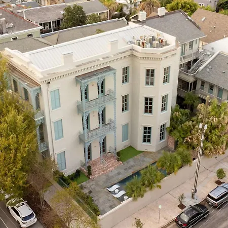 5 Themed Units In Fq With Pool