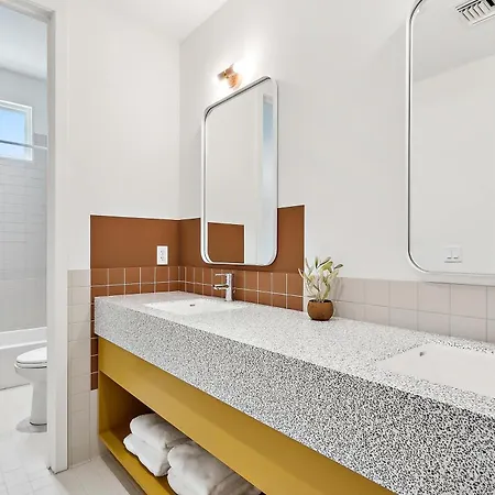 The Cocodrie Private 12br Holiday home *