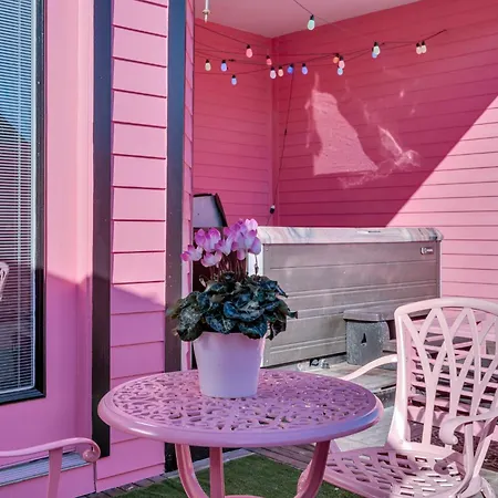 Barbie Dream W Hot Tub Sauna Near Fq Bed & Breakfast