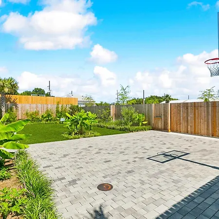 The Cocodrie Private 12br Holiday home *