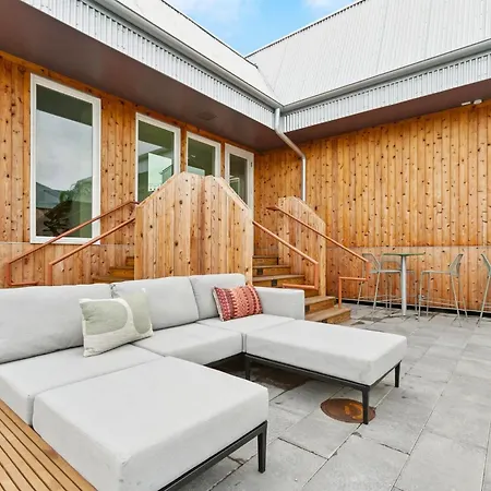 The Florentine Private 12br Holiday home *