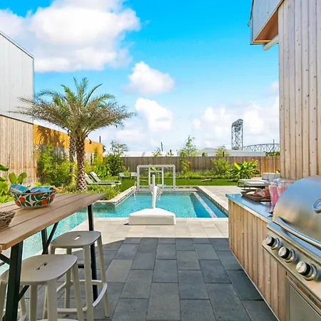 The Cocodrie Private 12br Holiday home