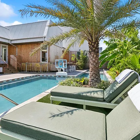 The Herald 12br Private Holiday home