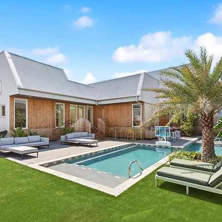 The Herald 12br Private Holiday home