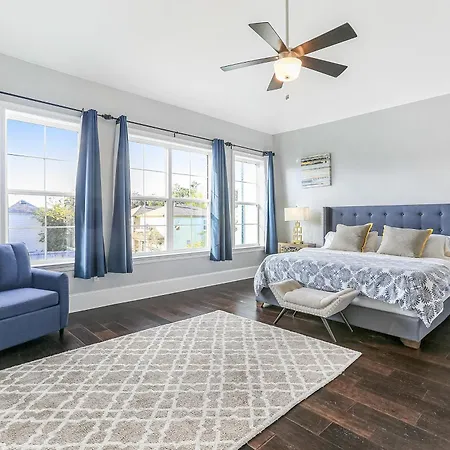 Sunny Walking Distance To Quarter And Dome Apartment *