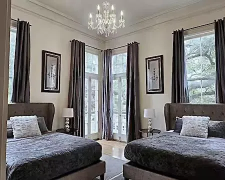 Apartment Walker Mansion On St Charles Ave - Unit 4