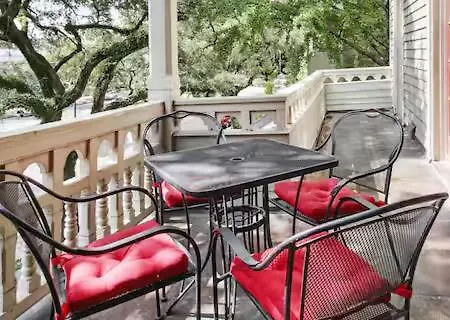 Walker Mansion On St Charles Ave - Unit 4 *