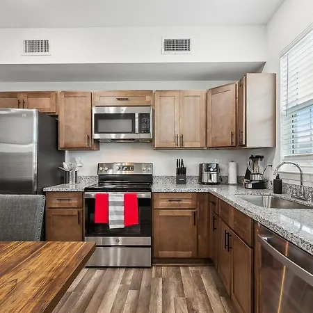 Apartment Spacious 10br Nola Home, Perfect For Groups, King Bed *