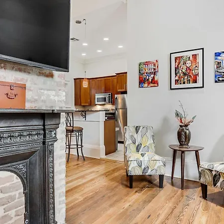 Carondelet Court Apartment New Orleans